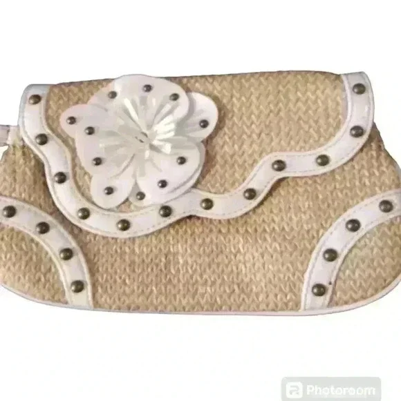 Limited edition floral wristlet - Picture 1 of 5